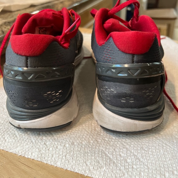 Nike LunarGlide5 shoes dark gray with red trim - Picture 3 of 6